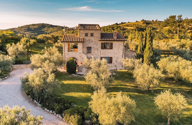Villa for 10 guests. Private Pool. Access to the wellness center of the estate