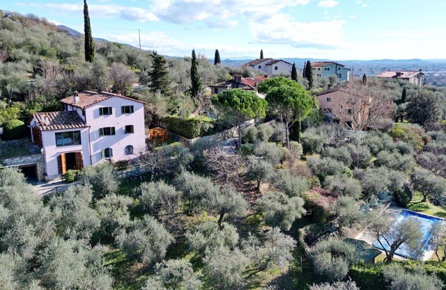 Villa en Ponte A Moriano con 5 habitaciones, capacidad 10