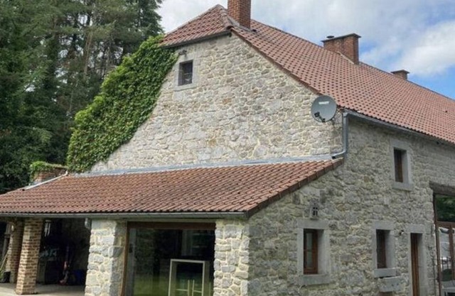 Villa for 21P with pool by the river