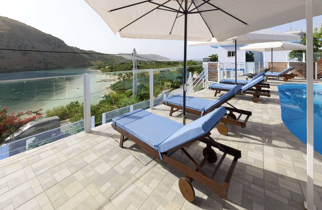 Gorgeous Lake Kournas Villa ★ La mejor ubicación! 20% REEMBOLSO PARA EL 1er LIBRO 3 EN JULIO!