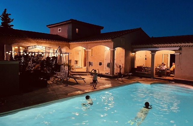 Villa 10 persons with swimming pool, near the village