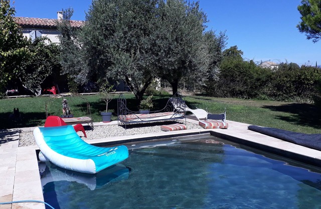 Villa Provençale Avec Piscine .terrain Calme,arboré,clos au Milieu des Vignes