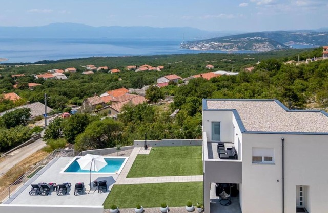 Villa Fran - Four Bedroom Villa with Private Pool