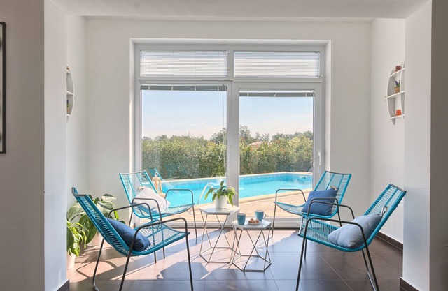 Villa with pool and sauna, ideal for families with children, pets welcome