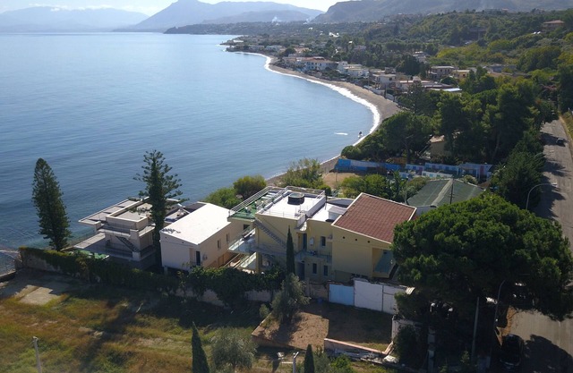 Villa Francesca Sicilia Villa en el mar con mucho espacio.