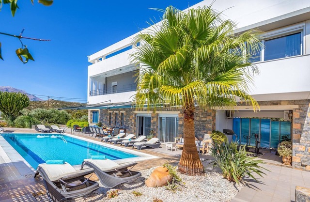 Villa Friends with private pool
