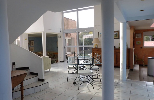 Villa de 10 a 12 personas.