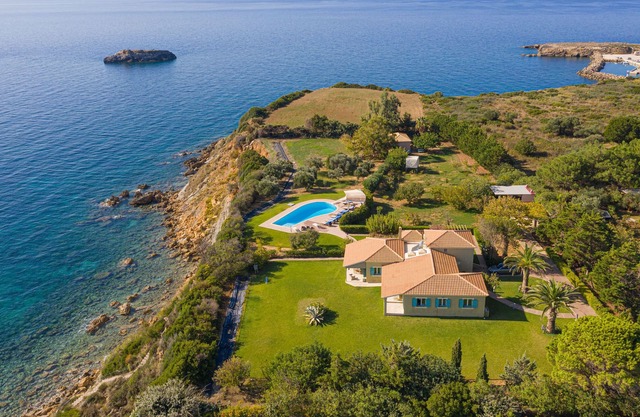 Villa Gaia: Colourful, Artistic, Seaside Villa - Sleeps 10 - Private Pool