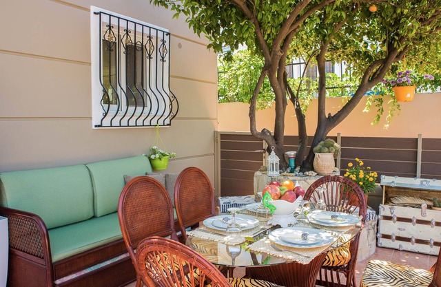 Villa Galatas -Two floor Villa with Private Garden