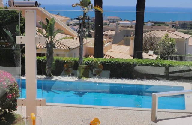Luxury villa, sea vista, soleado piscina, free wifi, juegos de habitación