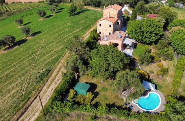 Villa Gelso: tu villa de lujo con piscina y sauna en la región de Las Marcas