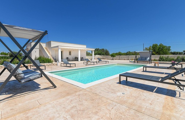 Villa Gioena. Private pool, fenced garden. Close to sandy beaches.