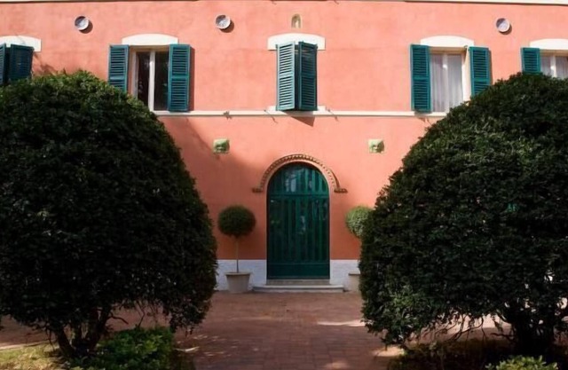 Villa Gioia - Casa solariega con piscina rodeada de vegetación