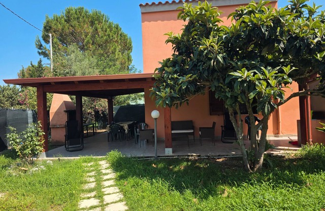Villa "Giulia Grande" en zona rural cerca del mar con vistas a la montaña y jardín