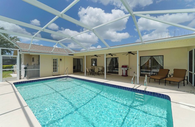 Villa Golfers Delight, 3BR/2BA, solar heated private pool