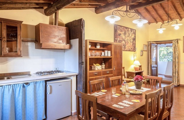 Villa Grassina Quadrilocale sleeps 8, WIFI, pool, Nature