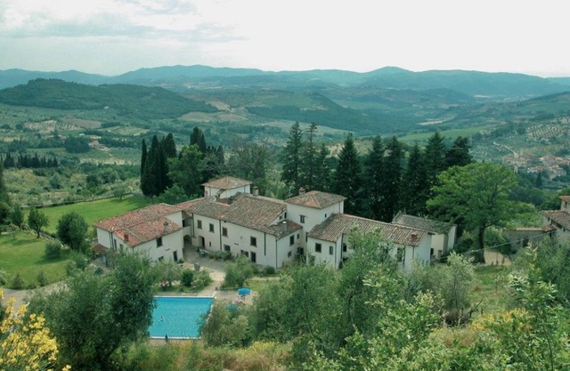 Villa Grassina Trilocale sleeps 5, WIFI, pool