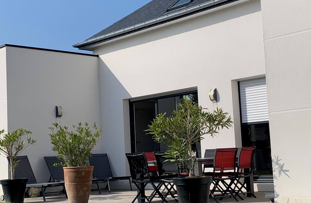 VILLA GRAVELOUP family vacation home, close to the sea and beaches