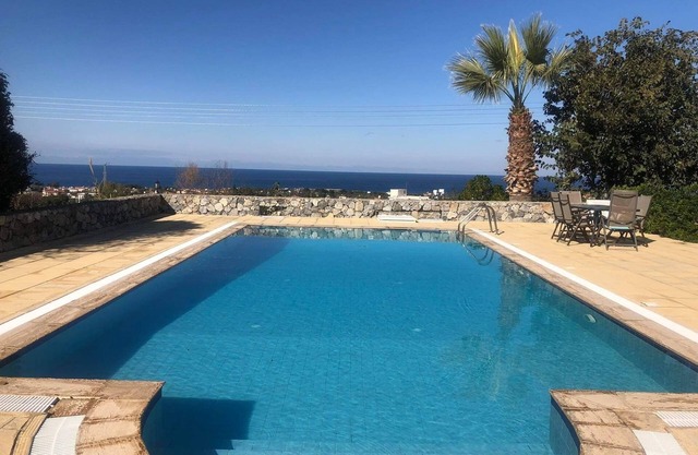 Villa Green Palace, piscina privada, vistas al mar y montaña espaciosa y hermosa