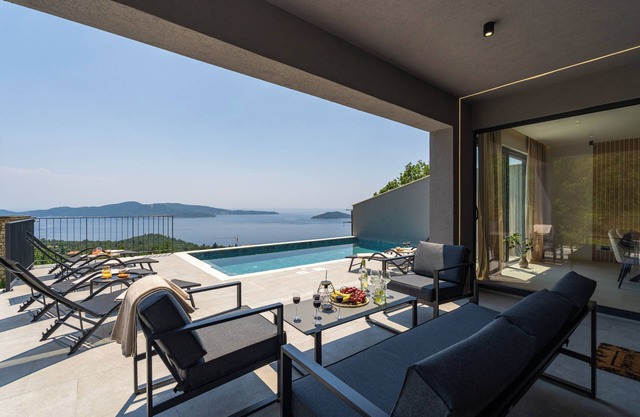 Villa Green Sunrise- 4 bedroom Oasis in beautiful Brsečine, near Dubrovnik