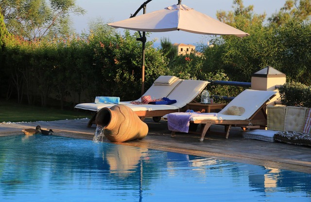 Villa Grejo con piscina privada y jardín por JJ Hospitality