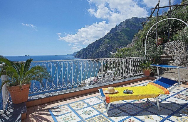 Villa Greta: una pintoresca cabaña frente al sol y al mar.