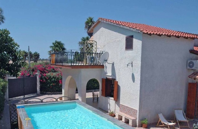 Villa Grotta en la hermosa Ognina