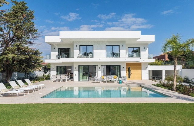 Villa Guadalmar I - Six Bedroom Apartment, Sleeps 12