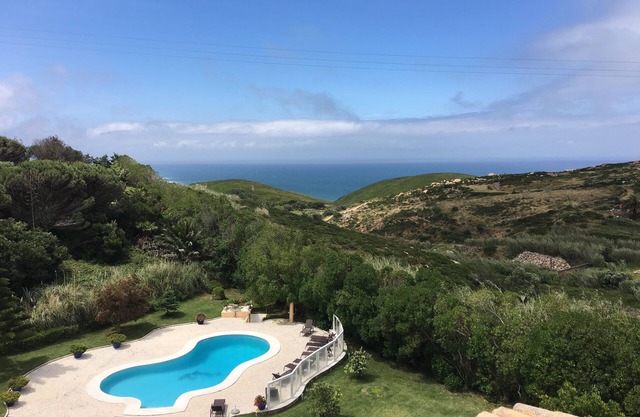 Villa Guincho, Cascais (up 18pax, maid, 1.3h park)