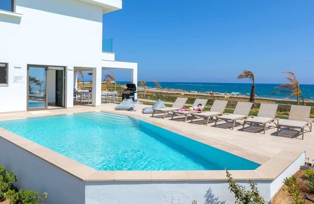 Villa, gym, sauna, only minutes from the sea