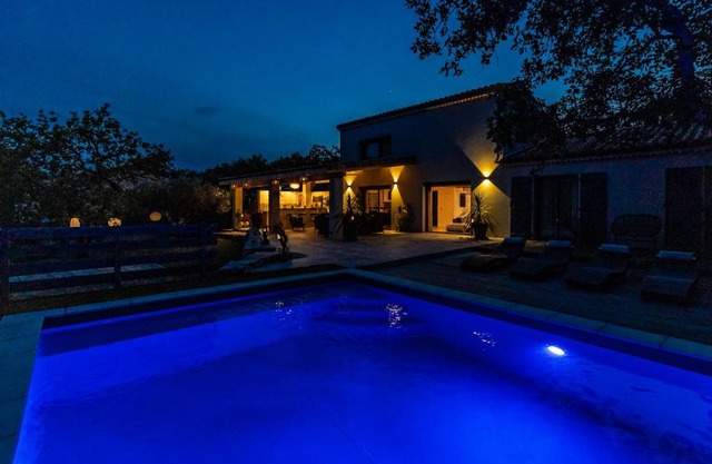 villa haut standing piscine-wifi 8 pers