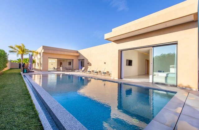 Villa Hawai, ss vis à vis avec espace de sport , piscine Chauffée