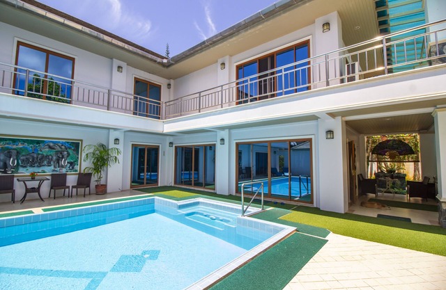 Villa Heaven Sent es tu propio paraíso privado en la costa tropical de Krabi.