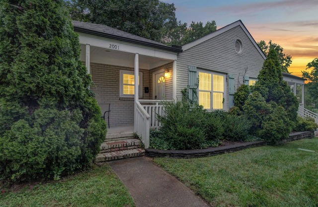 Villa Heights/NoDa Area – Modern 2BR Apartment w/Parking