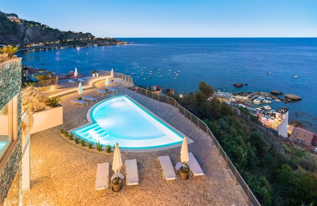 Villa Hera - Giardini Naxos, Sicilia