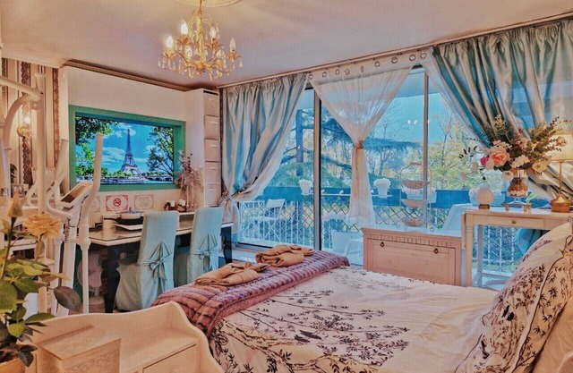 Villa Hestia Paris 16e - Suite with balcony and bathtub