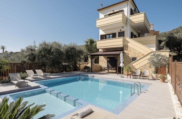 Villa Hibiscus with private pool & bbq