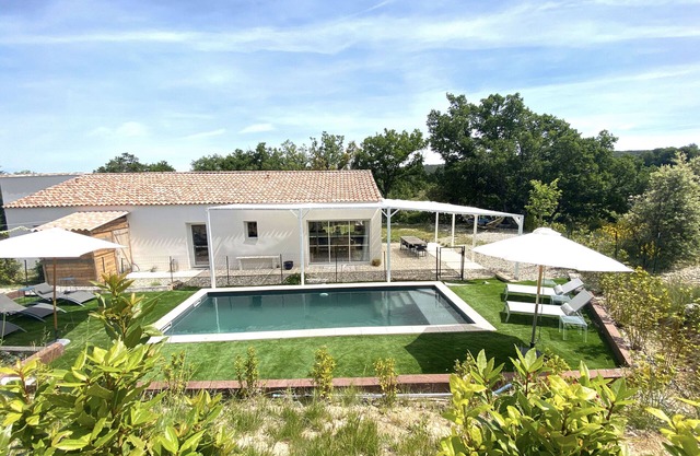 Villa HOOKIPA, new, quiet, air-conditioned, swimming pool, 5km from Lac de Ste Croix