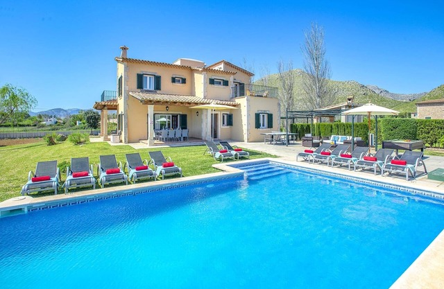 Villa Hort de Siller by Villa Plus