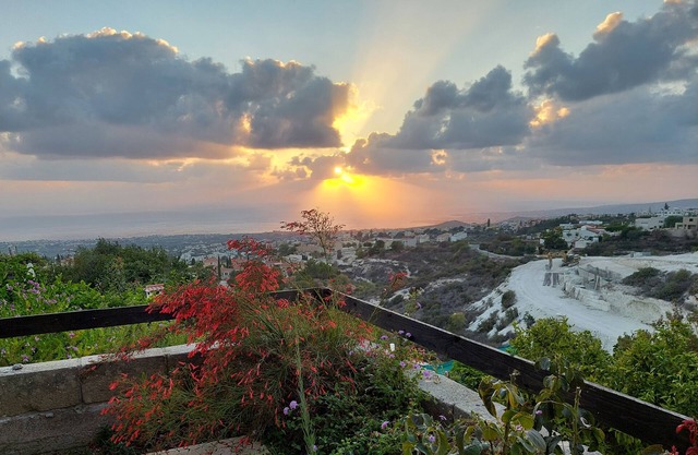 Amplio Bungalow Villa, Espectaculares Vistas al Mar, Privacidad, WIFI Tala Paphos