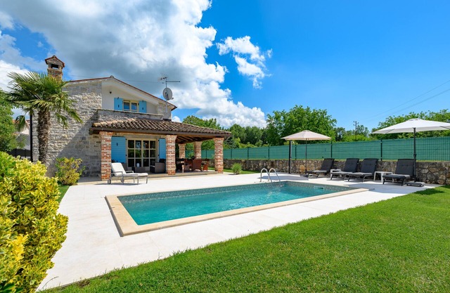 Villa Ida with pool in Višnjan, Istria