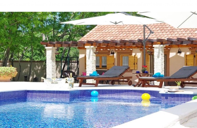 Villa Idyll with pool in natural surrounding