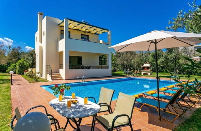 Villa Ilos by Villa Plus