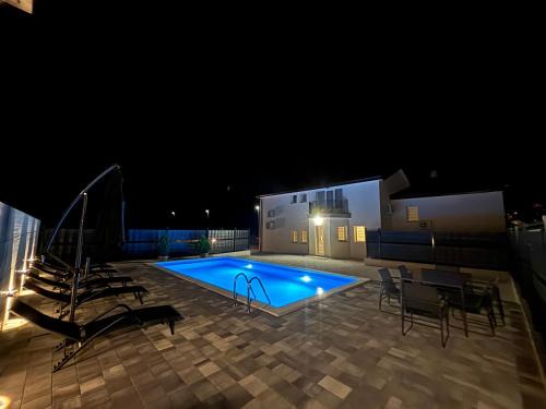 Villa Imvelo Lovrec - Spacious Villa With Private Pool