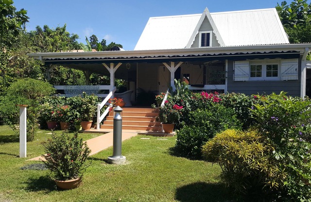 VILLA EN UN JARDÍN VERDE O EL DOMINIO TRANQUILO E