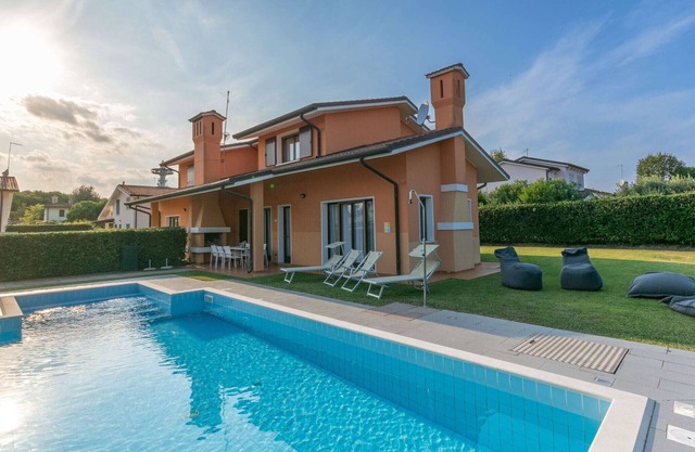 Villa con piscina privada en Isola di Albarella