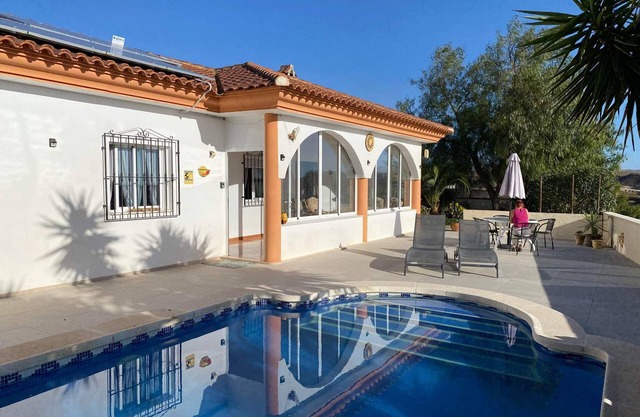 villa en andalucía con piscina privada