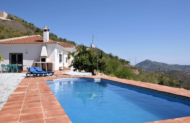 Villa en Arenas con vistas al mar y piscina