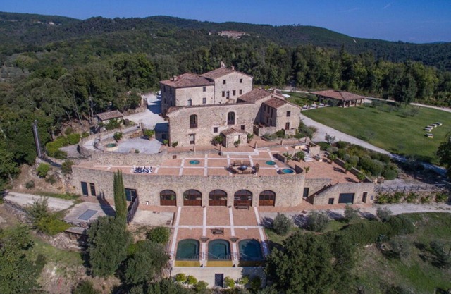 Villa en Castello Di Tocchi con 14 habitaciones, capacidad 28
