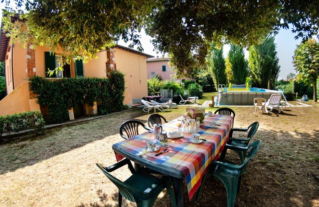 Villa en Cascine-la Croce con 3 habitaciones, capacidad 10